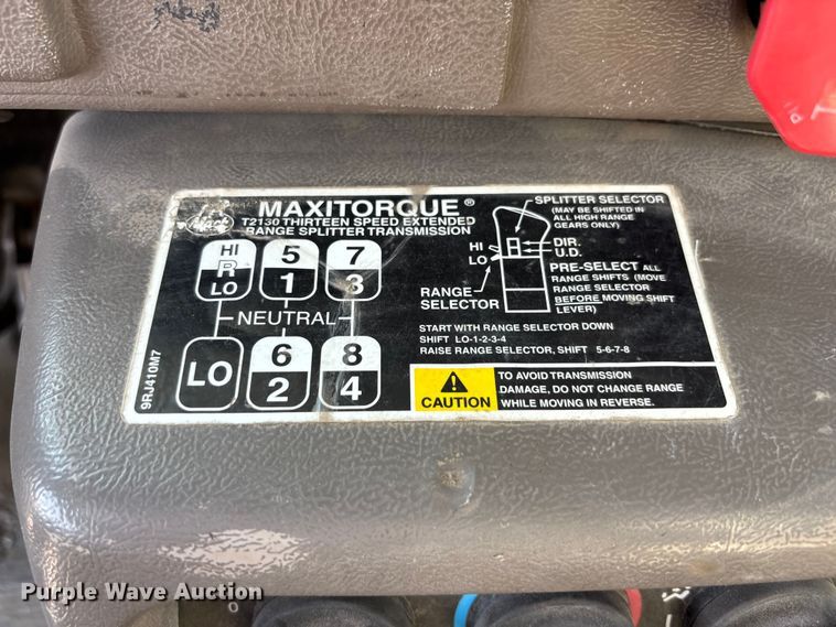 image for item DN6693 2003 Mack CH613 semi truck