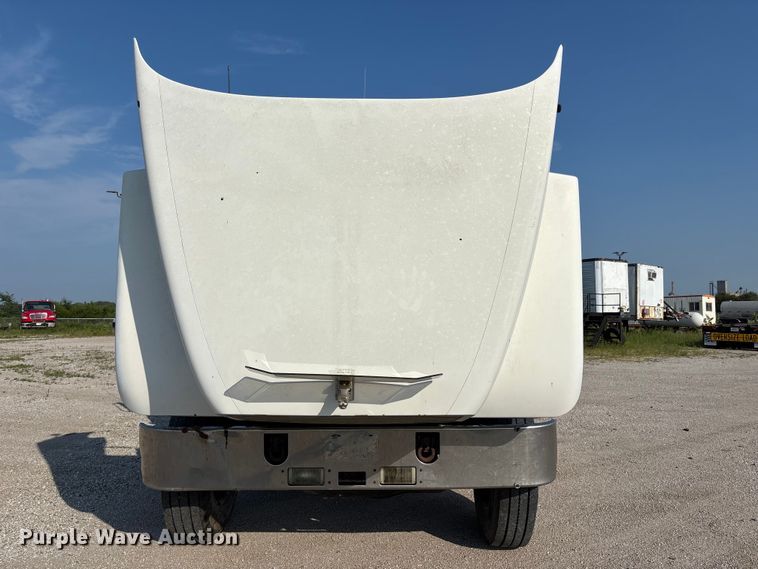 image for item DN6693 2003 Mack CH613 semi truck