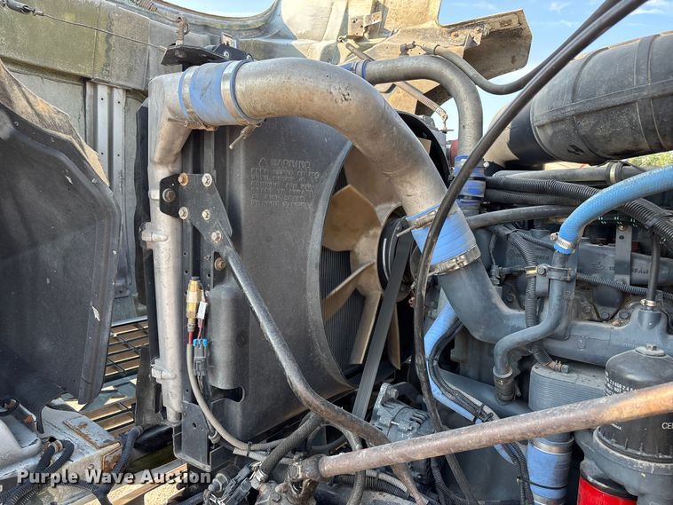 image for item DN6693 2003 Mack CH613 semi truck