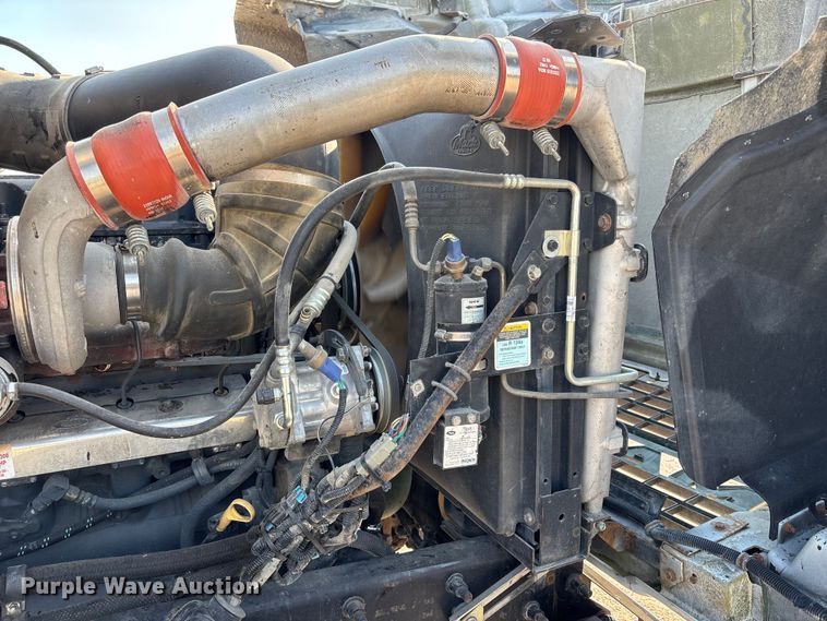 image for item DN6693 2003 Mack CH613 semi truck
