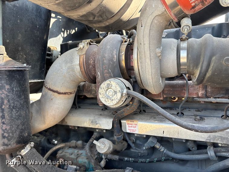 image for item DN6693 2003 Mack CH613 semi truck