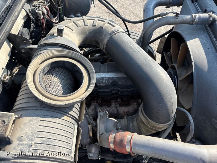 image for item DN6693 2003 Mack CH613 semi truck