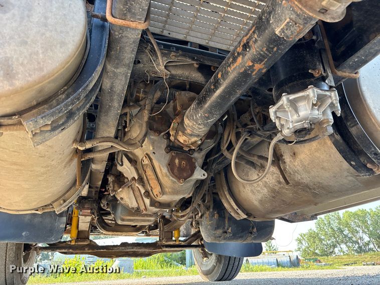 image for item DN6693 2003 Mack CH613 semi truck