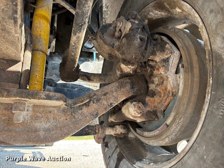 image for item DN6693 2003 Mack CH613 semi truck