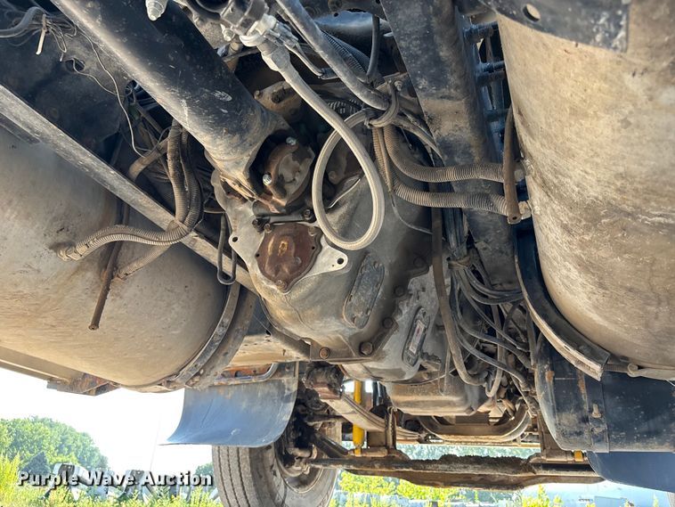 image for item DN6693 2003 Mack CH613 semi truck