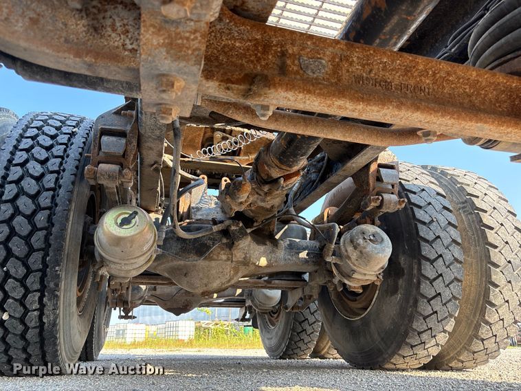 image for item DN6693 2003 Mack CH613 semi truck