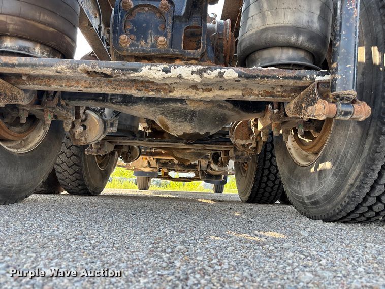 image for item DN6693 2003 Mack CH613 semi truck