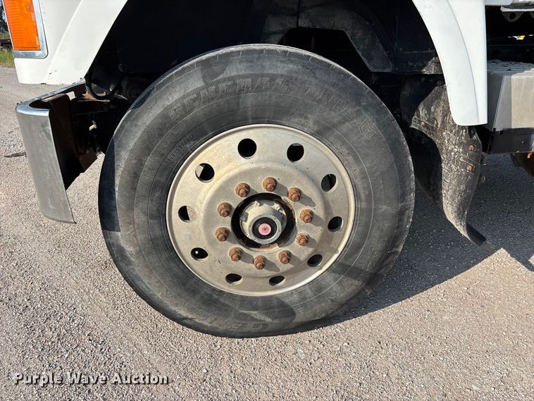 image for item DN6693 2003 Mack CH613 semi truck