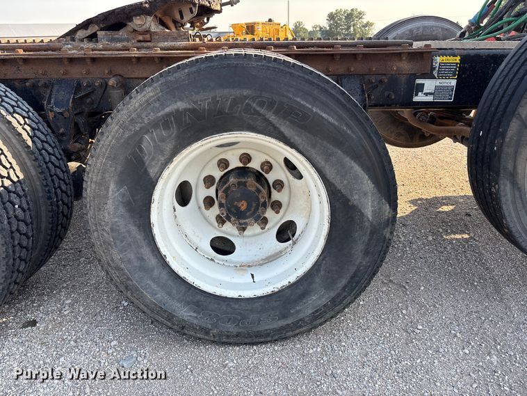 image for item DN6693 2003 Mack CH613 semi truck