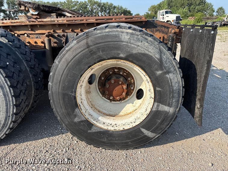 image for item DN6693 2003 Mack CH613 semi truck