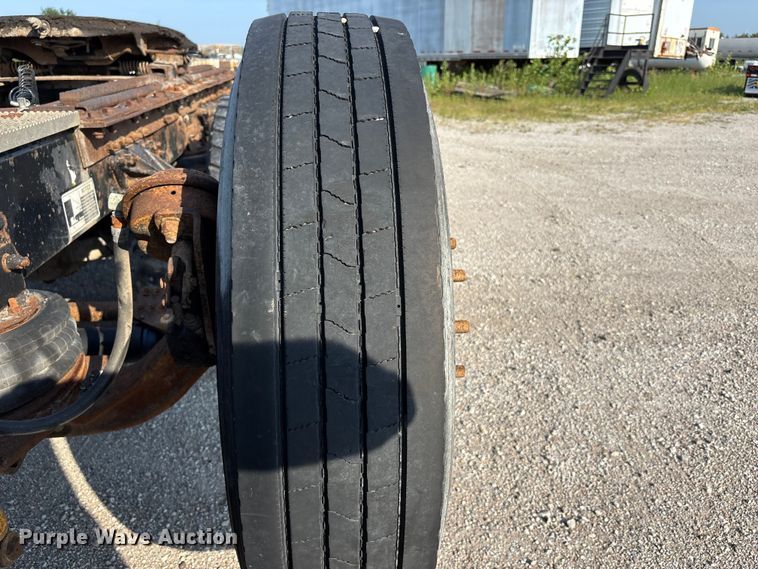 image for item DN6693 2003 Mack CH613 semi truck
