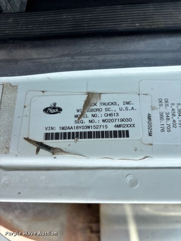 image for item DN6693 2003 Mack CH613 semi truck