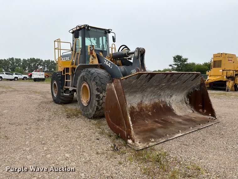 image for item DN6694 2007 John Deere 744J wheel loader
