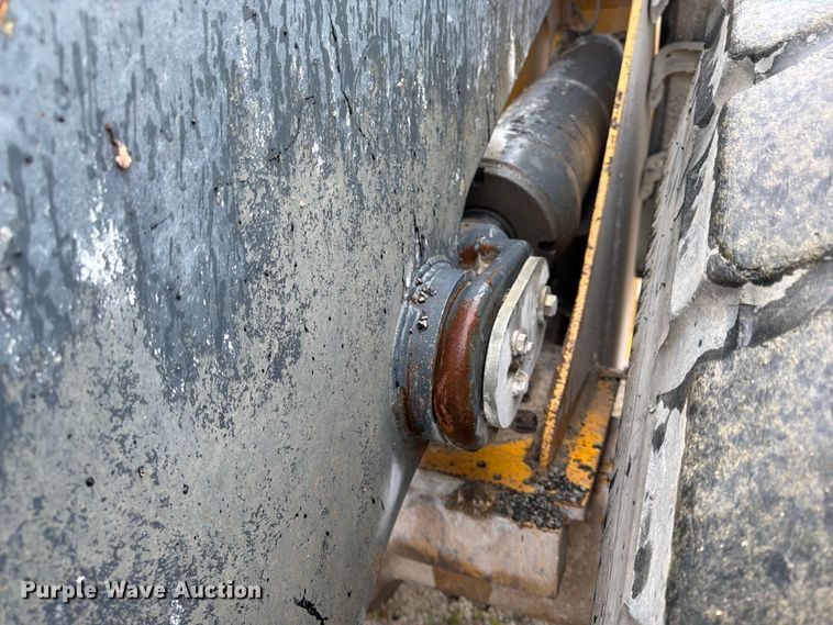image for item DN6694 2007 John Deere 744J wheel loader