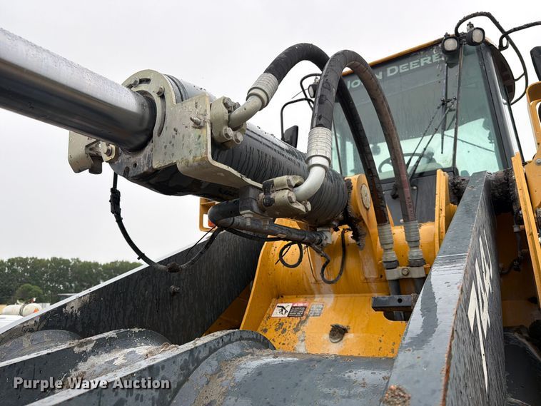 image for item DN6694 2007 John Deere 744J wheel loader