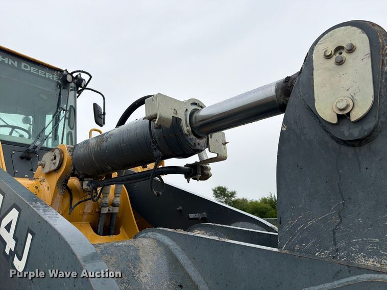 image for item DN6694 2007 John Deere 744J wheel loader