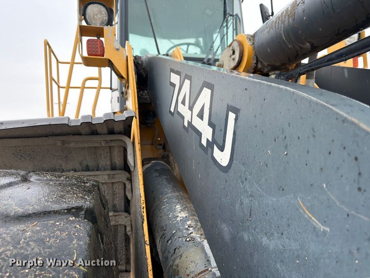 image for item DN6694 2007 John Deere 744J wheel loader
