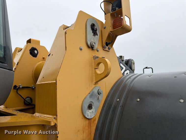 image for item DN6694 2007 John Deere 744J wheel loader