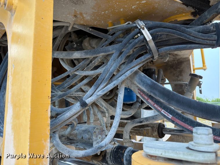 image for item DN6694 2007 John Deere 744J wheel loader