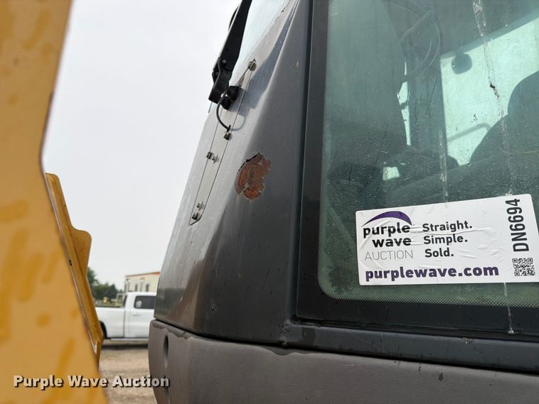 image for item DN6694 2007 John Deere 744J wheel loader