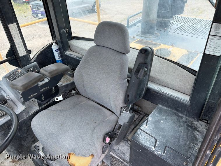 image for item DN6694 2007 John Deere 744J wheel loader