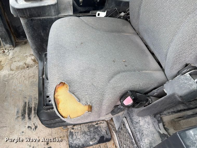 image for item DN6694 2007 John Deere 744J wheel loader