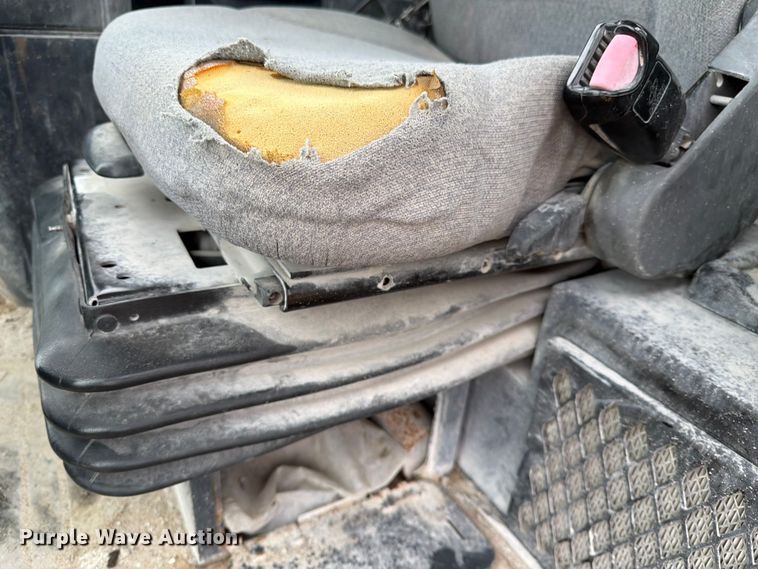 image for item DN6694 2007 John Deere 744J wheel loader