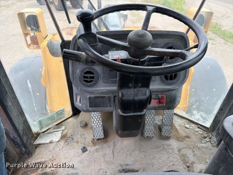 image for item DN6694 2007 John Deere 744J wheel loader