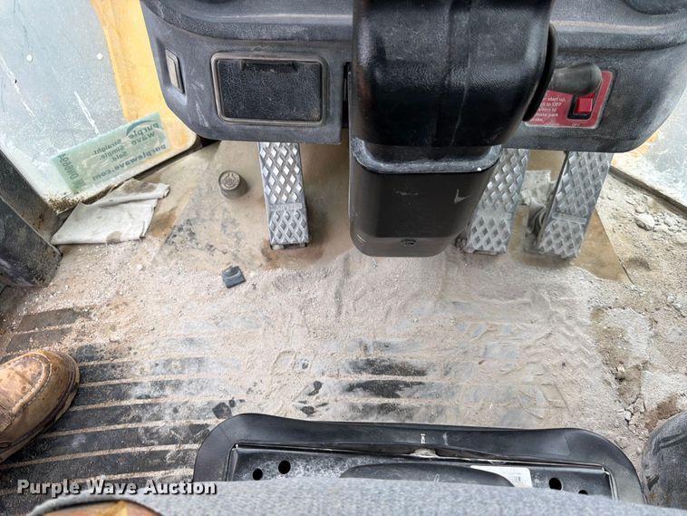 image for item DN6694 2007 John Deere 744J wheel loader