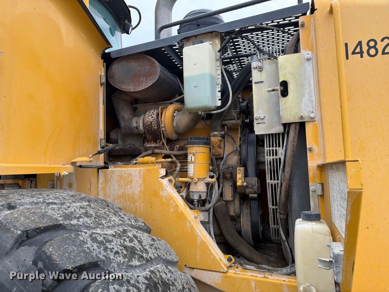 image for item DN6694 2007 John Deere 744J wheel loader