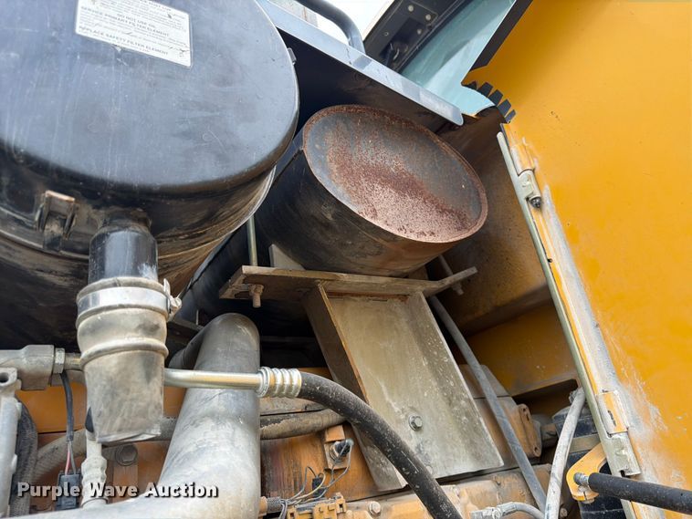 image for item DN6694 2007 John Deere 744J wheel loader