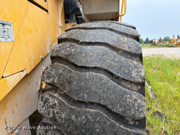 image for item DN6694 2007 John Deere 744J wheel loader