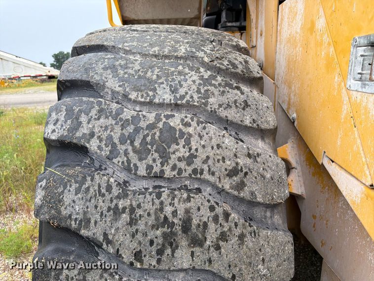 image for item DN6694 2007 John Deere 744J wheel loader