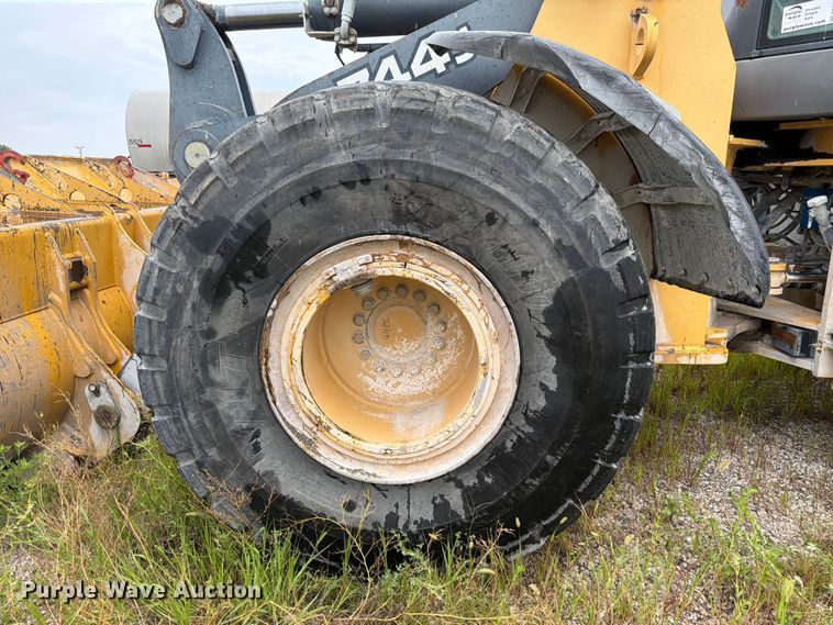 image for item DN6694 2007 John Deere 744J wheel loader