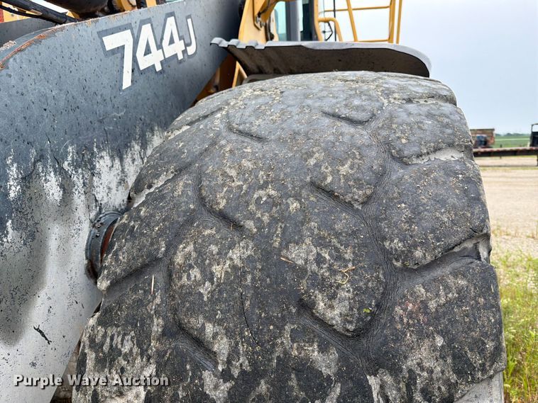 image for item DN6694 2007 John Deere 744J wheel loader