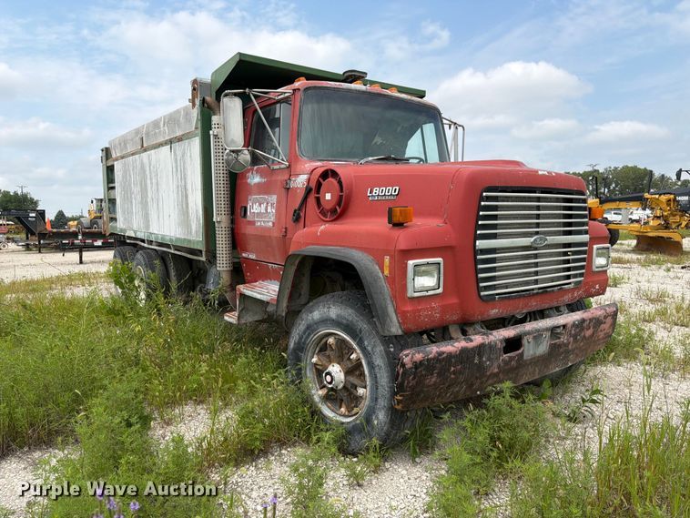 image for item DN6698 1994 Ford LT8000 dump truck