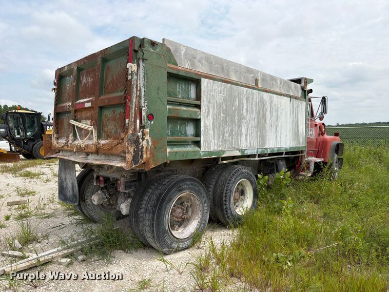 image for item DN6698 1994 Ford LT8000 dump truck
