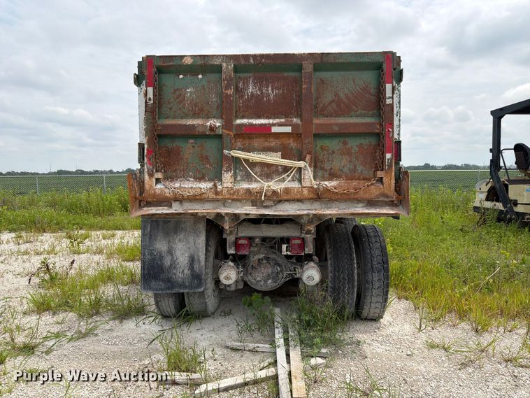image for item DN6698 1994 Ford LT8000 dump truck