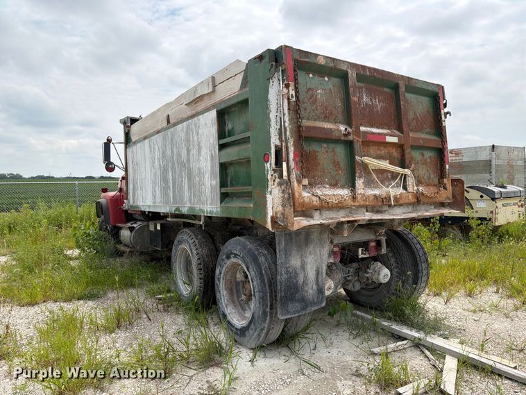 image for item DN6698 1994 Ford LT8000 dump truck