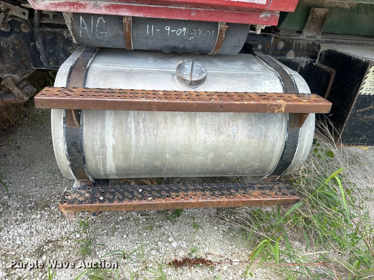 image for item DN6698 1994 Ford LT8000 dump truck