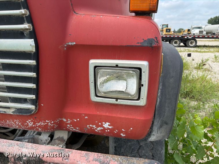 image for item DN6698 1994 Ford LT8000 dump truck