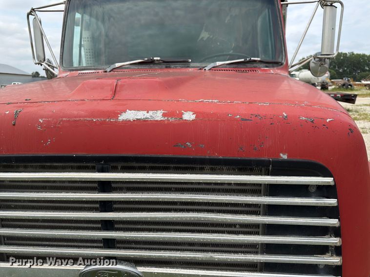 image for item DN6698 1994 Ford LT8000 dump truck