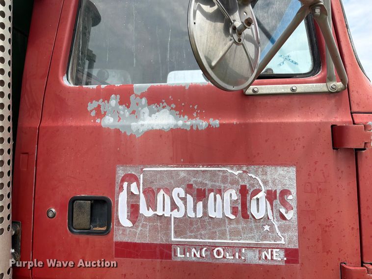 image for item DN6698 1994 Ford LT8000 dump truck