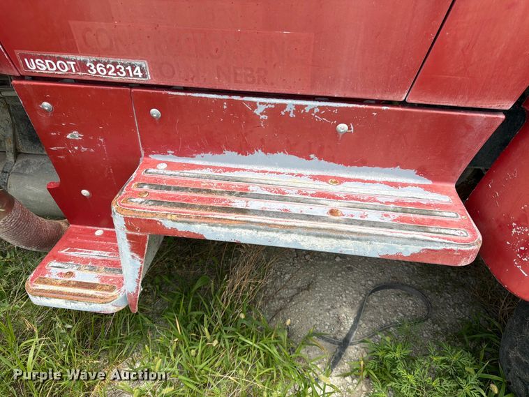 image for item DN6698 1994 Ford LT8000 dump truck