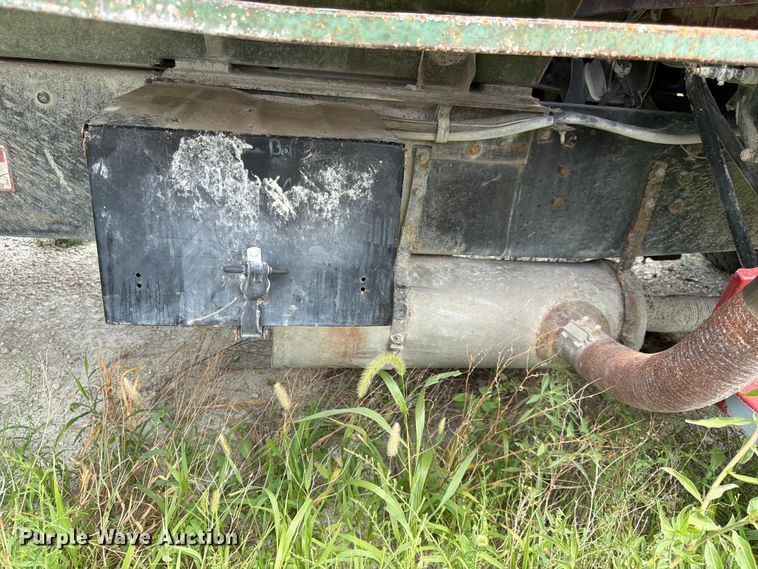 image for item DN6698 1994 Ford LT8000 dump truck