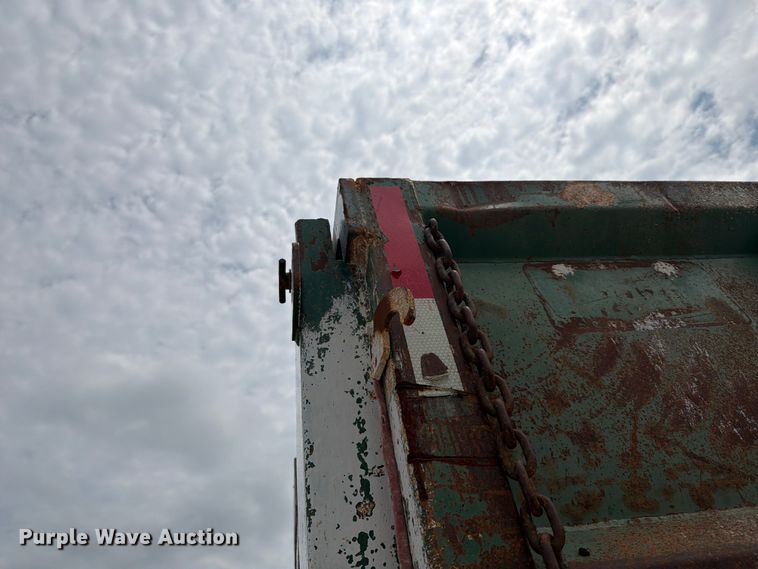 image for item DN6698 1994 Ford LT8000 dump truck