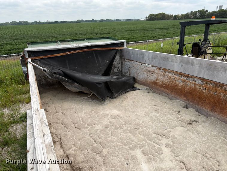 image for item DN6698 1994 Ford LT8000 dump truck