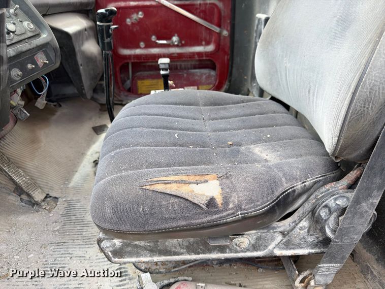 image for item DN6698 1994 Ford LT8000 dump truck