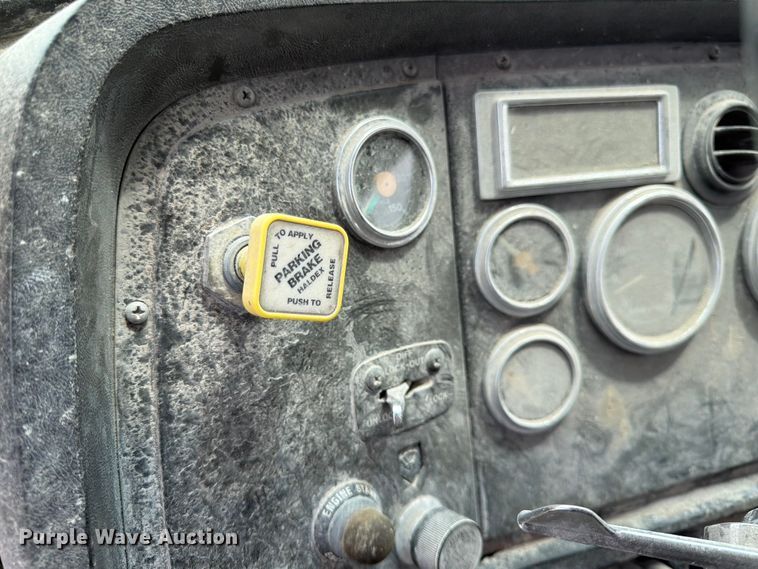 image for item DN6698 1994 Ford LT8000 dump truck