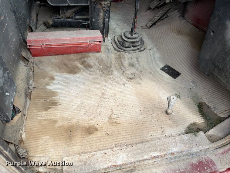 image for item DN6698 1994 Ford LT8000 dump truck